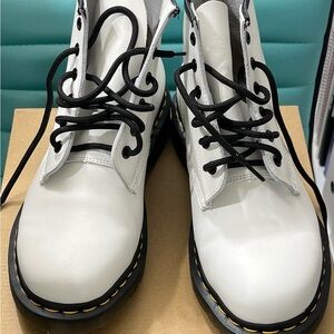 Dr. Martens NEW 101 YS White Smooth Leather Boots Yellow Stitch. Women, Size 10
